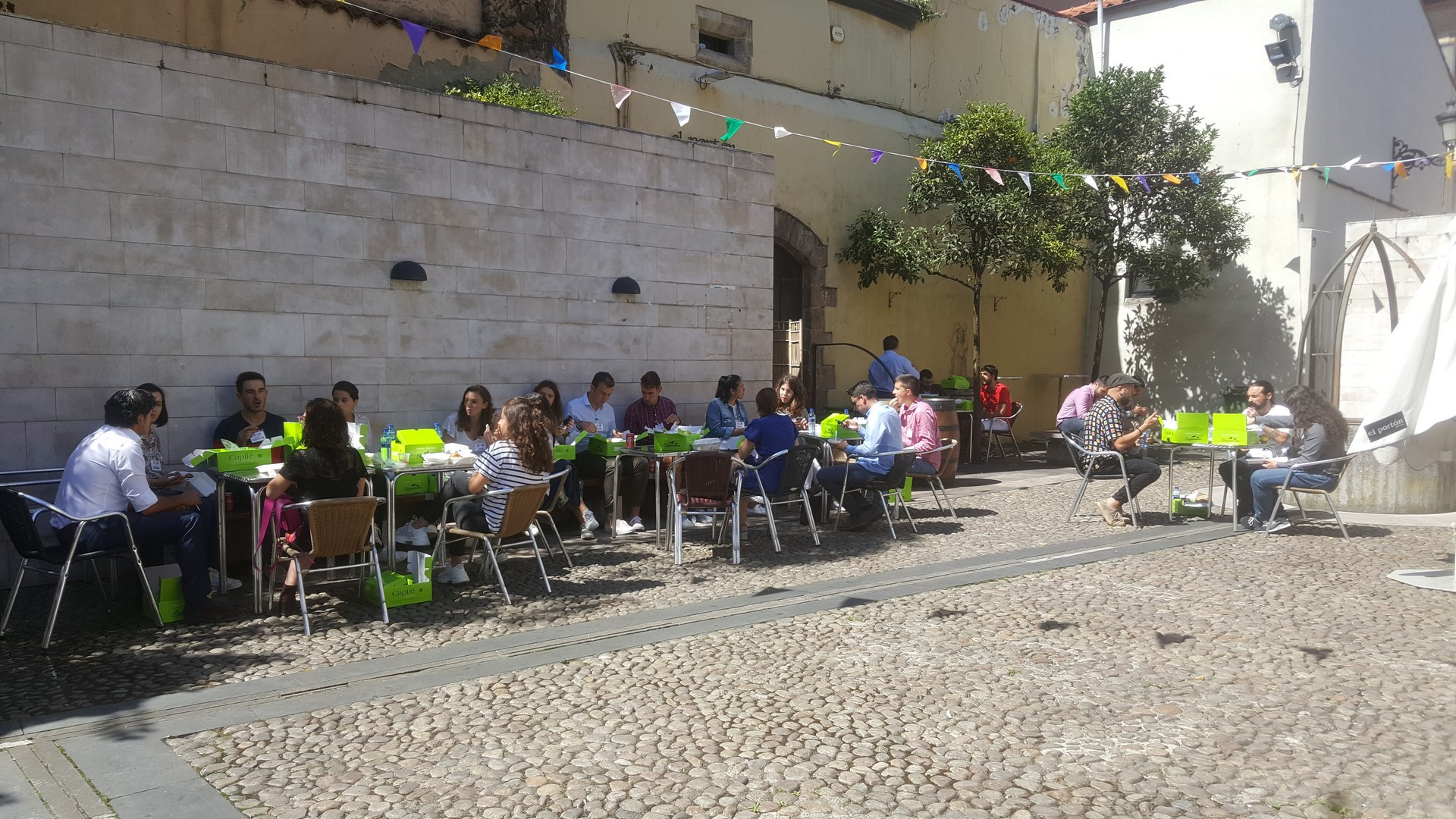 Asturias joven emprenda Comida uniendo puntos