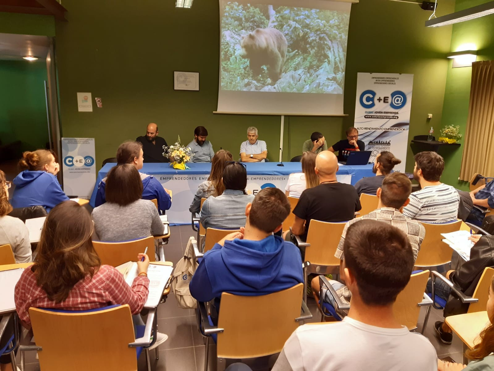 Asturias joven emprenda Mesa Emprender Somiedo