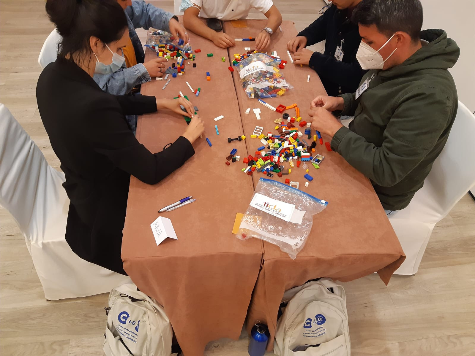 Clinic Joven emprenda Taller Lego