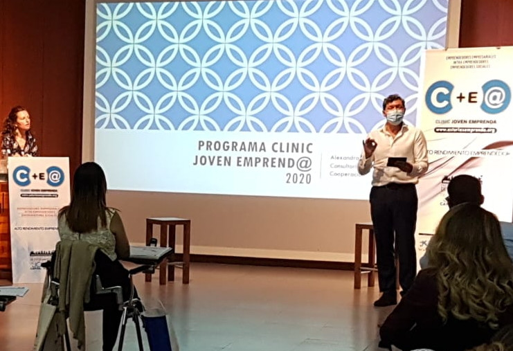 Asturias joven emprenda Ponencia Alexandra Gil