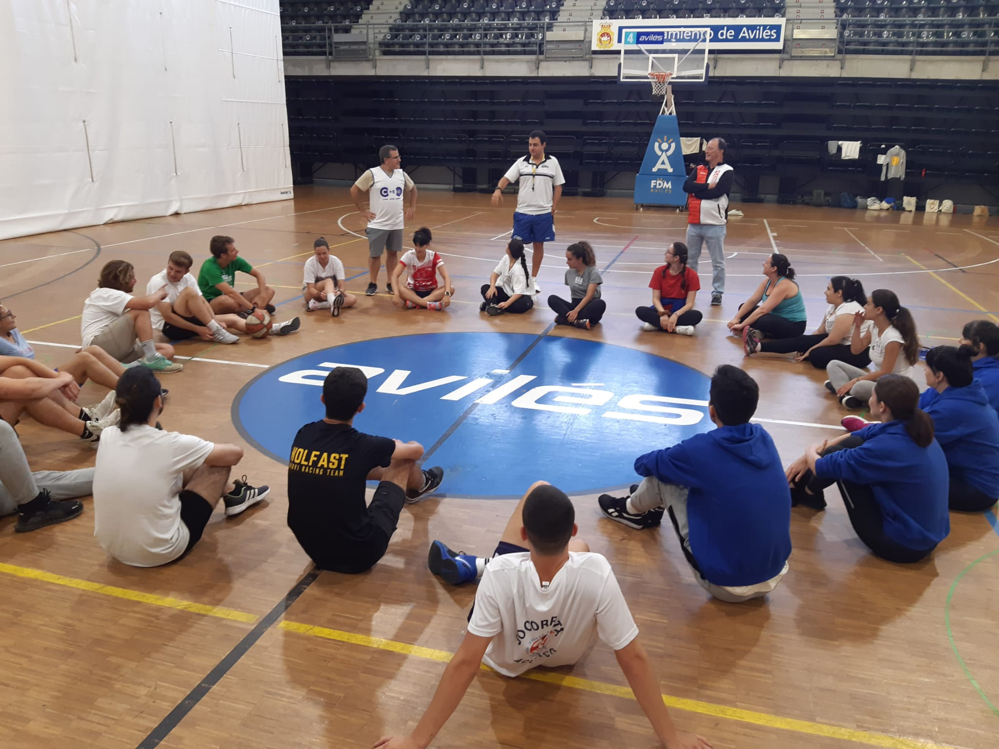 Clinic Joven emprenda Taller basket