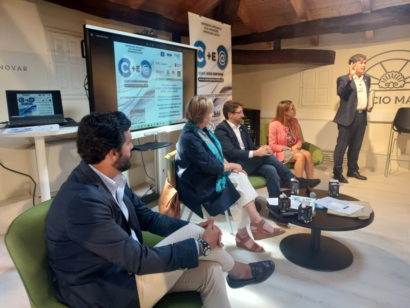 Clinic Joven emprenda Inauguración