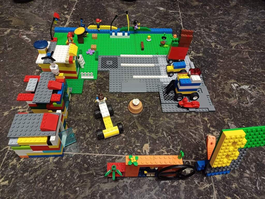 Asturias joven emprenda Lego