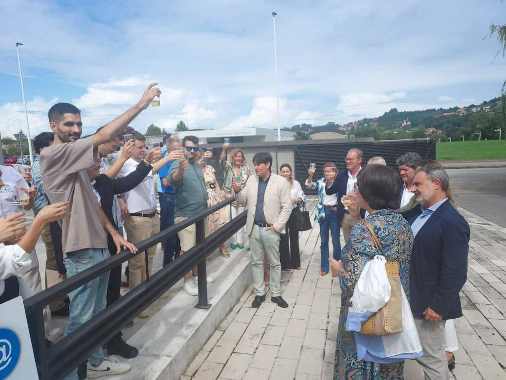 Asturias joven emprenda Brindis y grupo